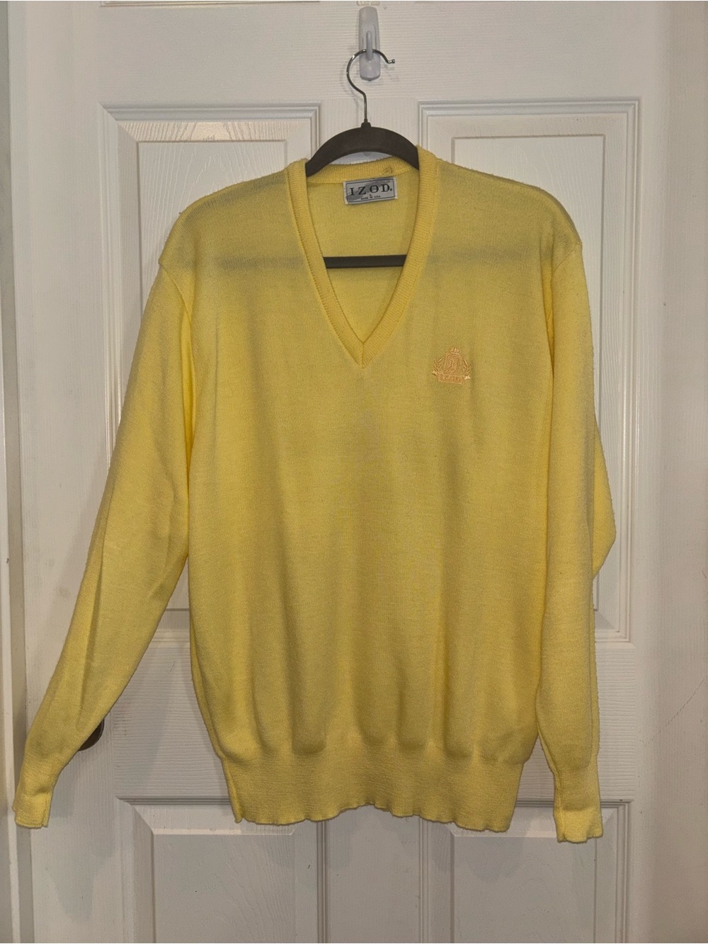 Vintage Izod Men's Light Yellow V-Neck Sweater
